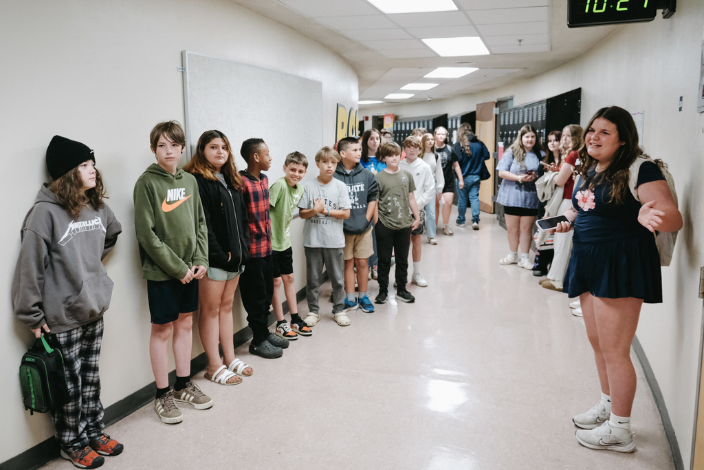5th Graders Tour Middle School!