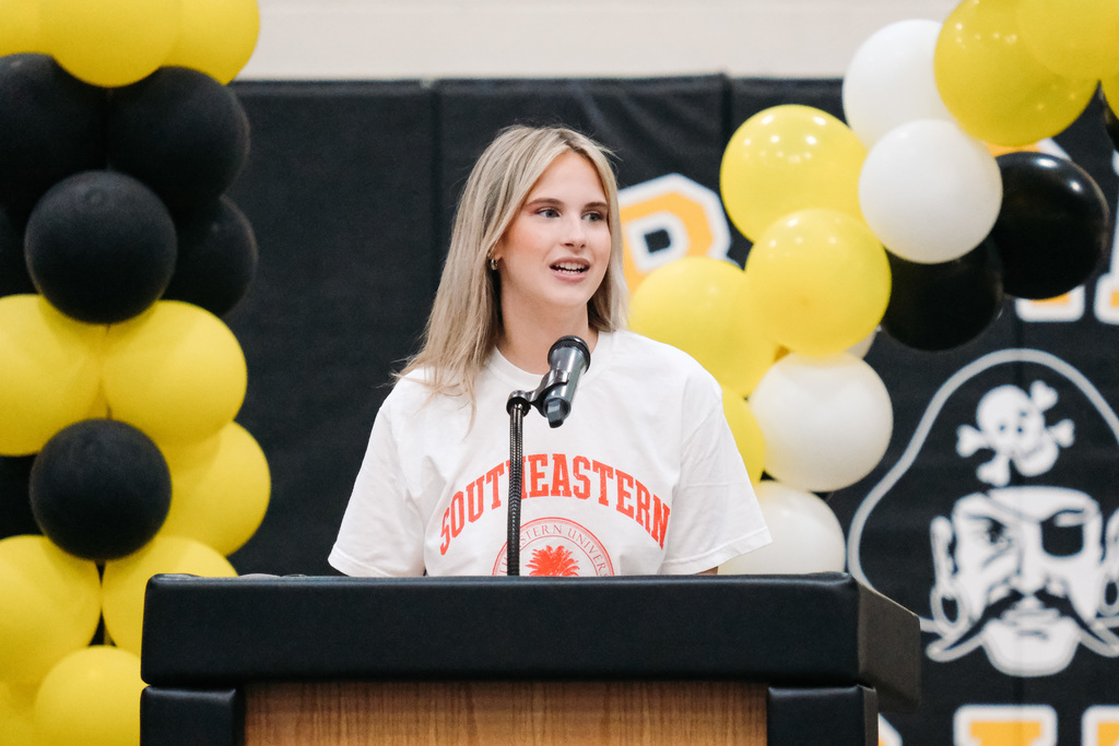 Senior Signing