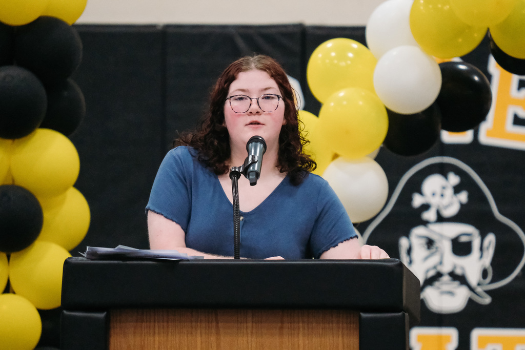 Senior Signing