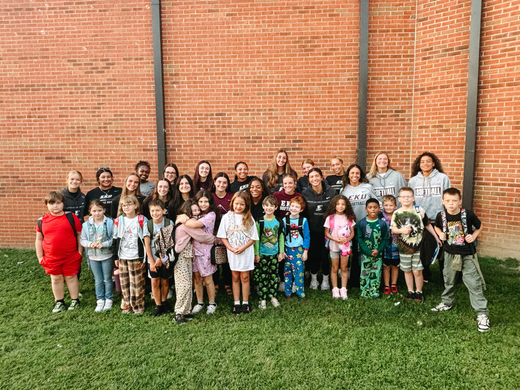EKU students greet elementary Pirates on High Attendance Day