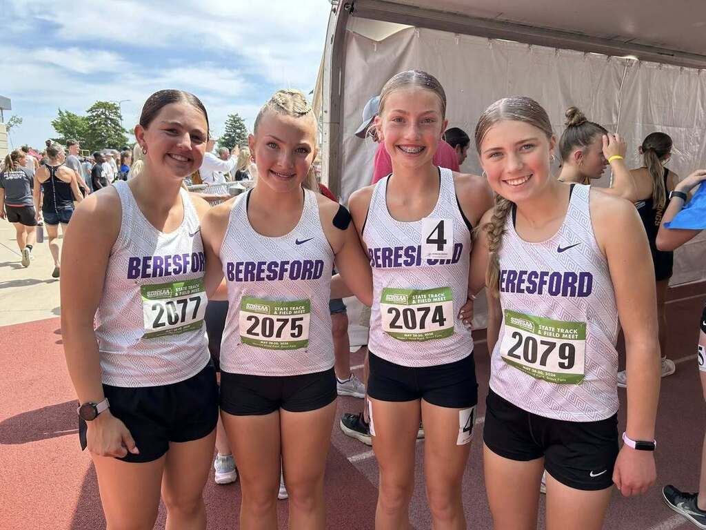 Girls 4x800