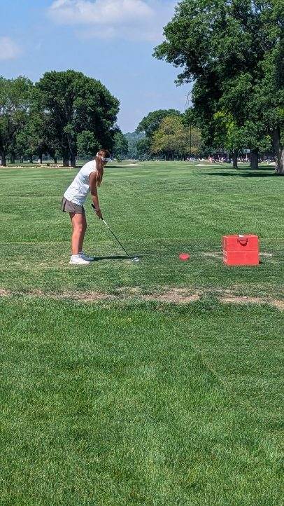 Kaia tee's off