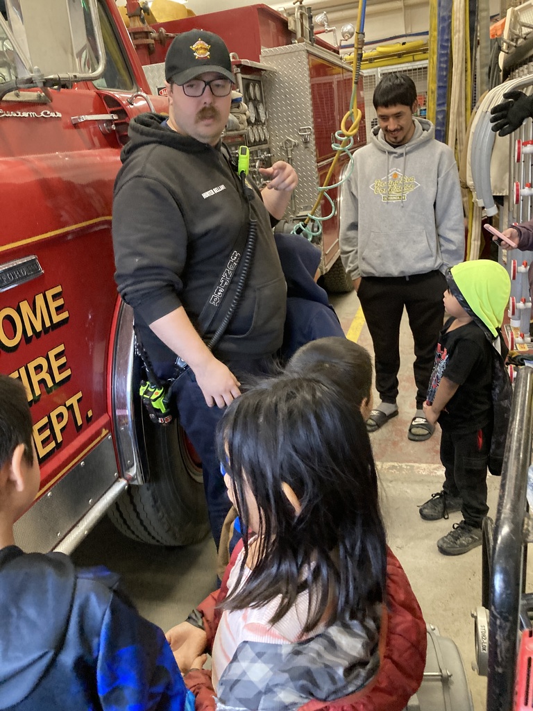 Fire chief hunter giving Teller school the tour k-2