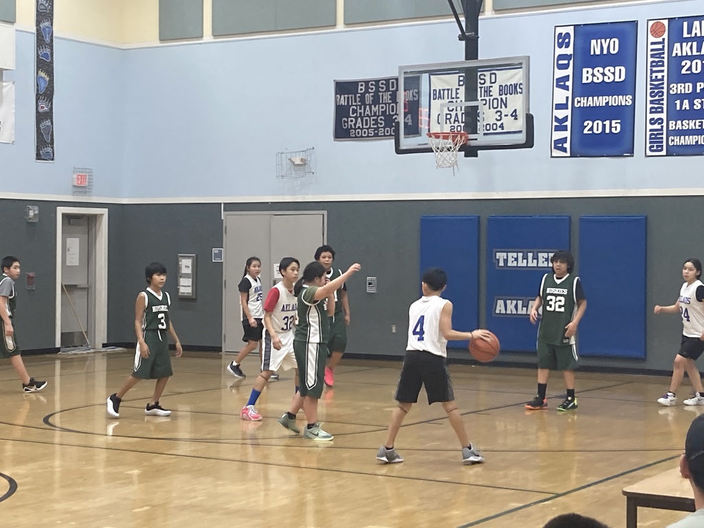 Teller and Huskies playing basketball weekend of basketball tournament 2026