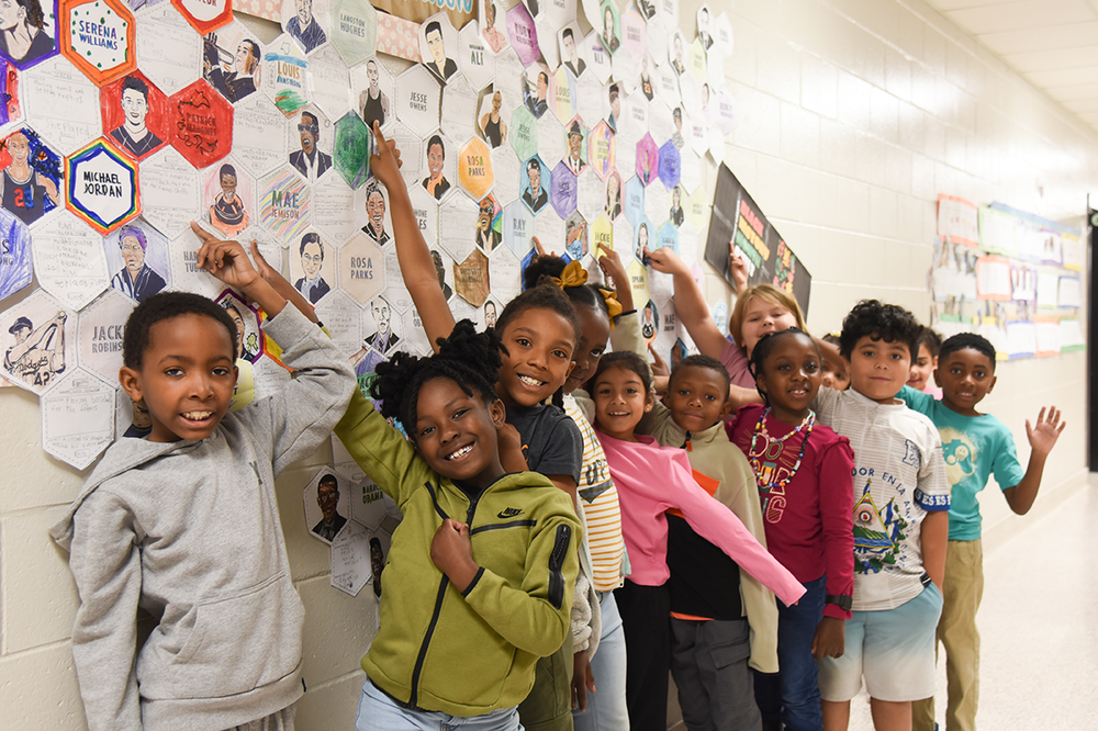 DFE students pointing at their quit squares