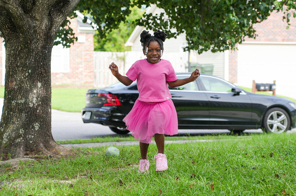 aviana running in front yard