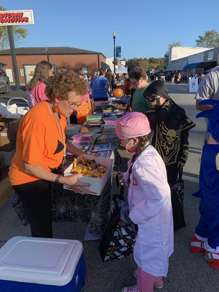 kid choosing candy