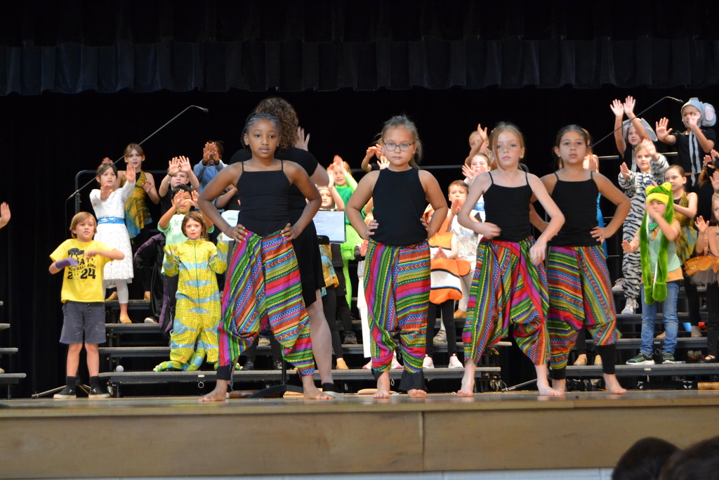 3rd grade dancers