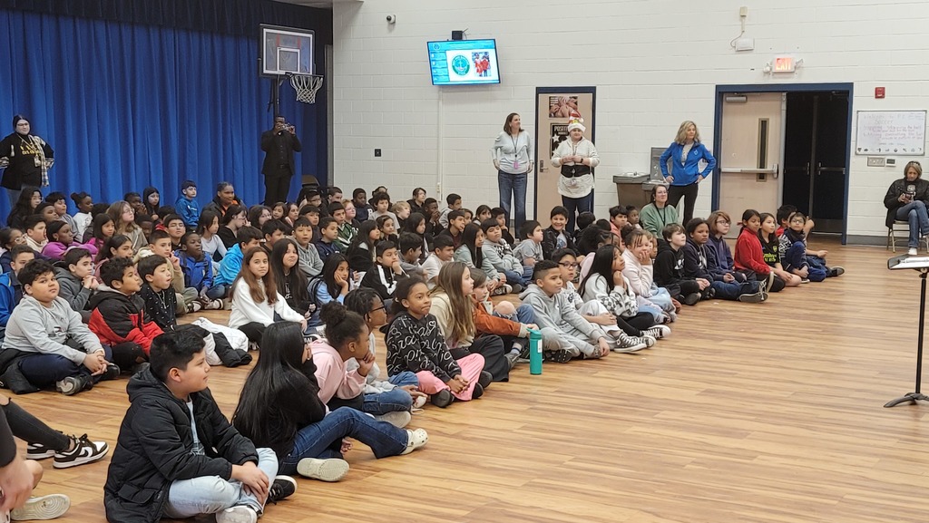 GCE students listening to GCH jazz band