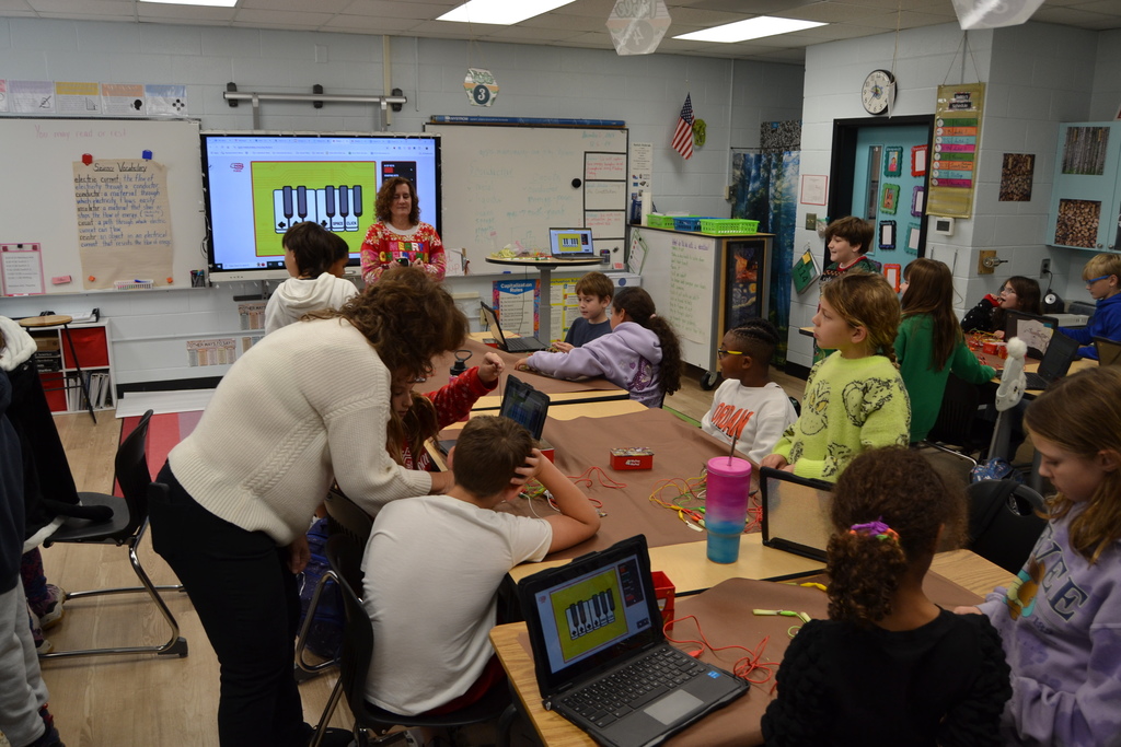 4th grade students at HHA using Makey Makey, celery and their bodies to play piano notes 