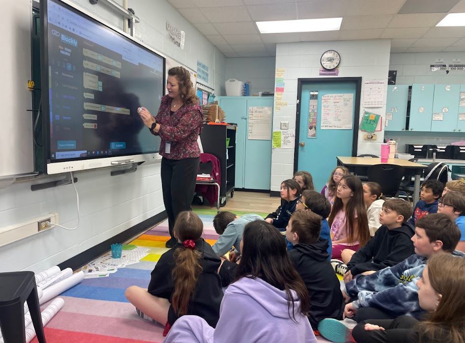 5th Grade students learning to use Ozobot