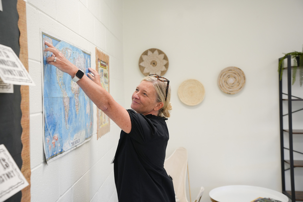 teacher hanging map