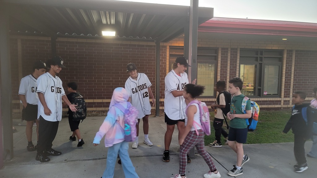 GCH Baseball team welcomed GCE students to school!