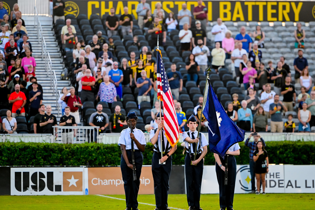 Philip Simmons High JROTC presenting the colors