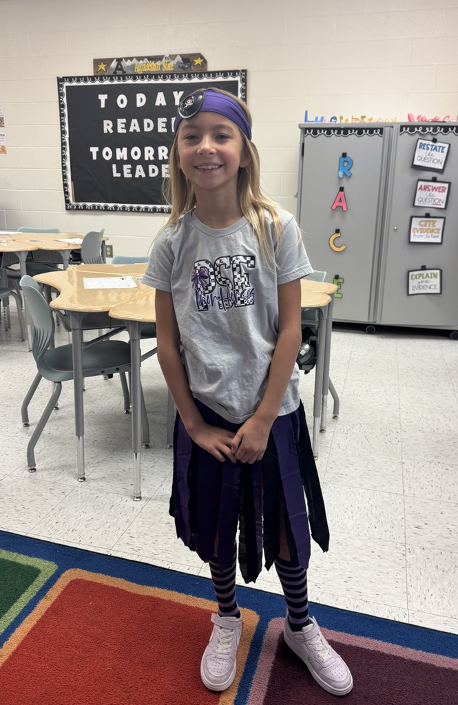 girl in pirate costume 