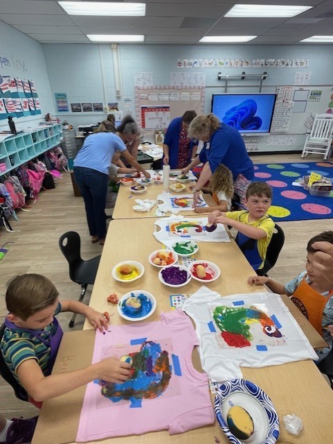 Kids painting shirts
