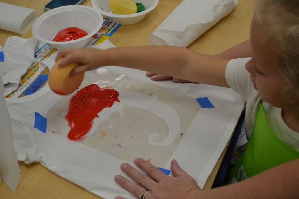 Kid painting shirt
