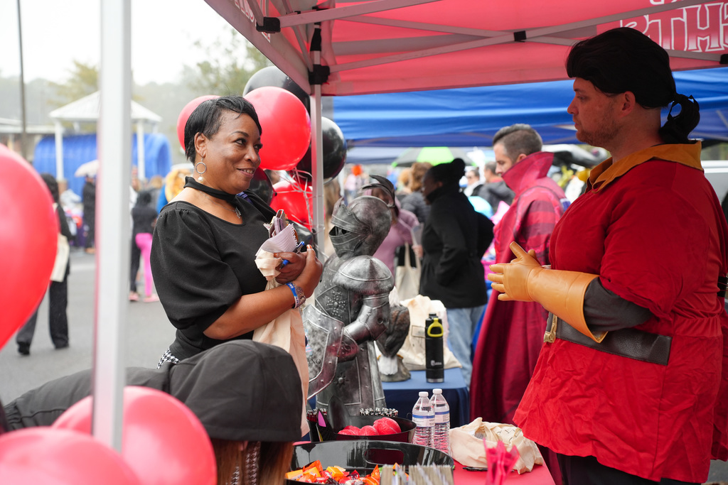 applicant talking to SHS staff