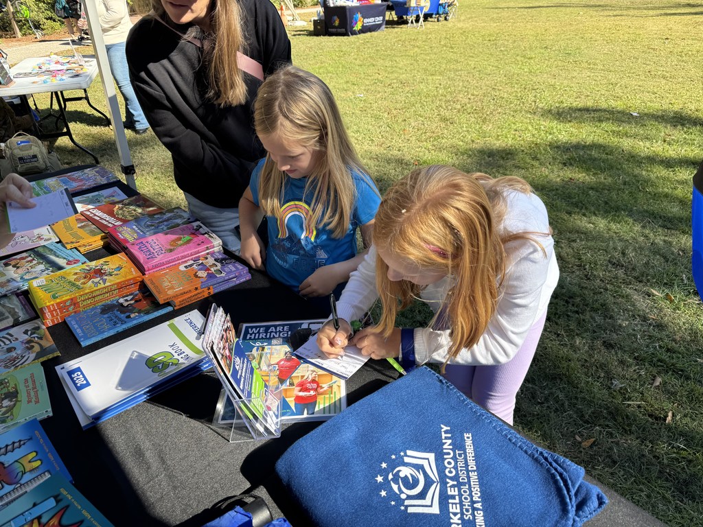 students writing thank you notes