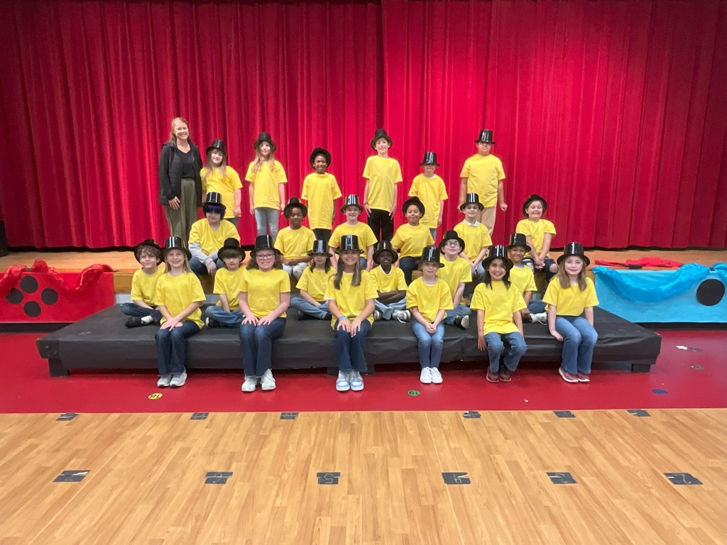Ms, Chinners class photo- all students in yellow with top hat