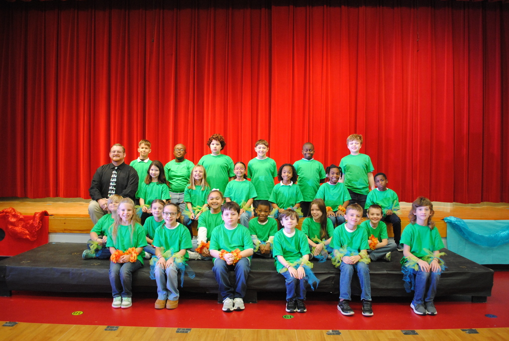 Mr. Wood's Class Photo- All students in green shirts 
