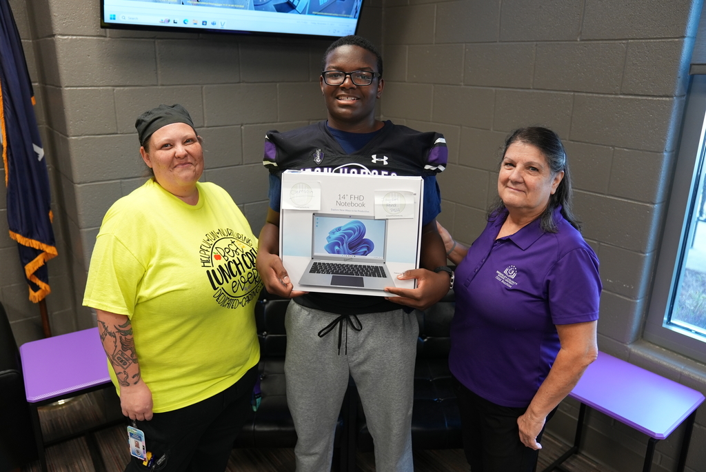 PSH student with laptop