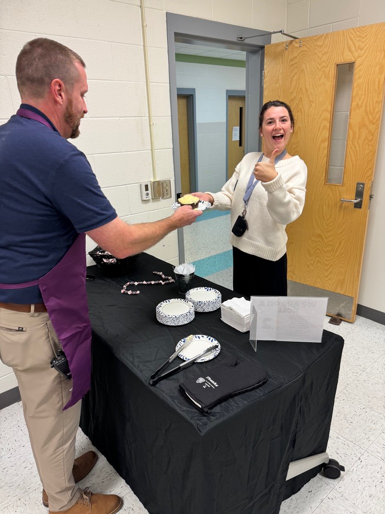 teachers eating cinnamon rolls