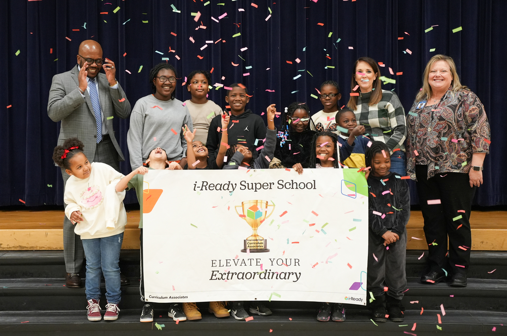 CHE students being presented with i-Ready Super School Banner
