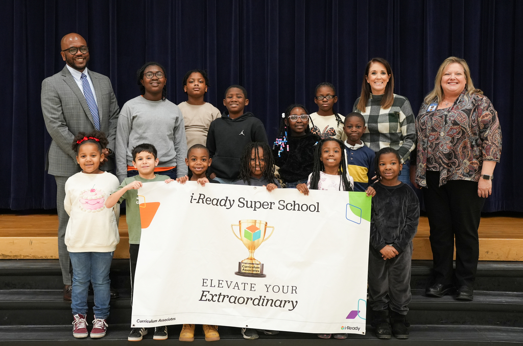 CHE students being presented with i-Ready Super School Banner