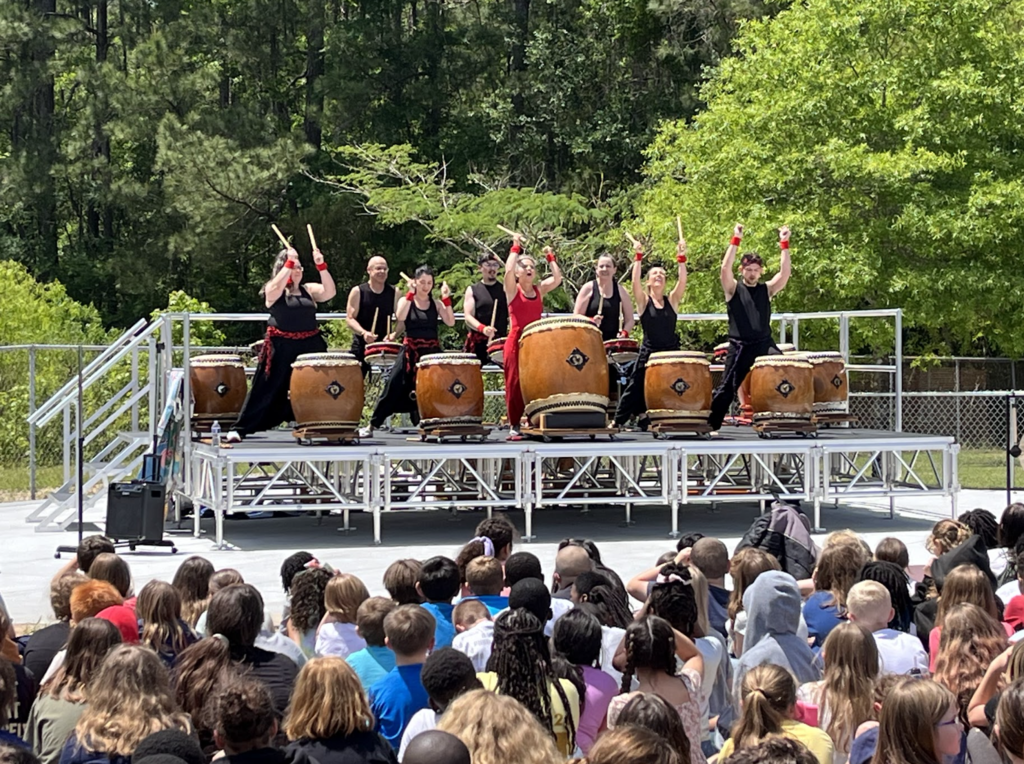 Image od Taiko Drummers performing on Bonner's outdoor stage