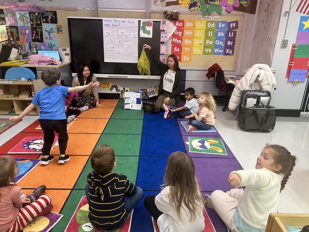 Our preschool Pathfinders are learning through the arts with Ms. Simone thanks to Spoleto Festival!  Using a Wolf Trap for Early Learning approach, teachers are partnered with a trained artist to create an active, sensory-based, and developmentally appropriate  learning experience in our preschool classrooms. ❤️🤍💙