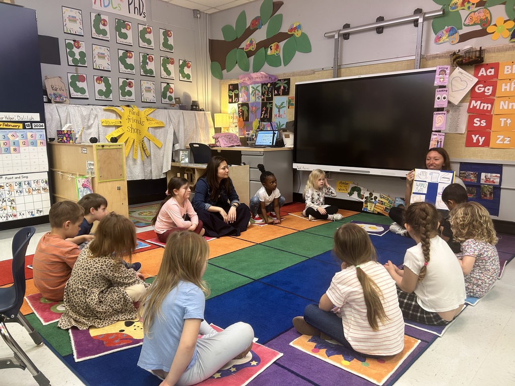 Our preschool Pathfinders are learning through the arts with Ms. Simone thanks to Spoleto Festival!  Using a Wolf Trap for Early Learning approach, teachers are partnered with a trained artist to create an active, sensory-based, and developmentally appropriate  learning experience in our preschool classrooms. ❤️🤍💙