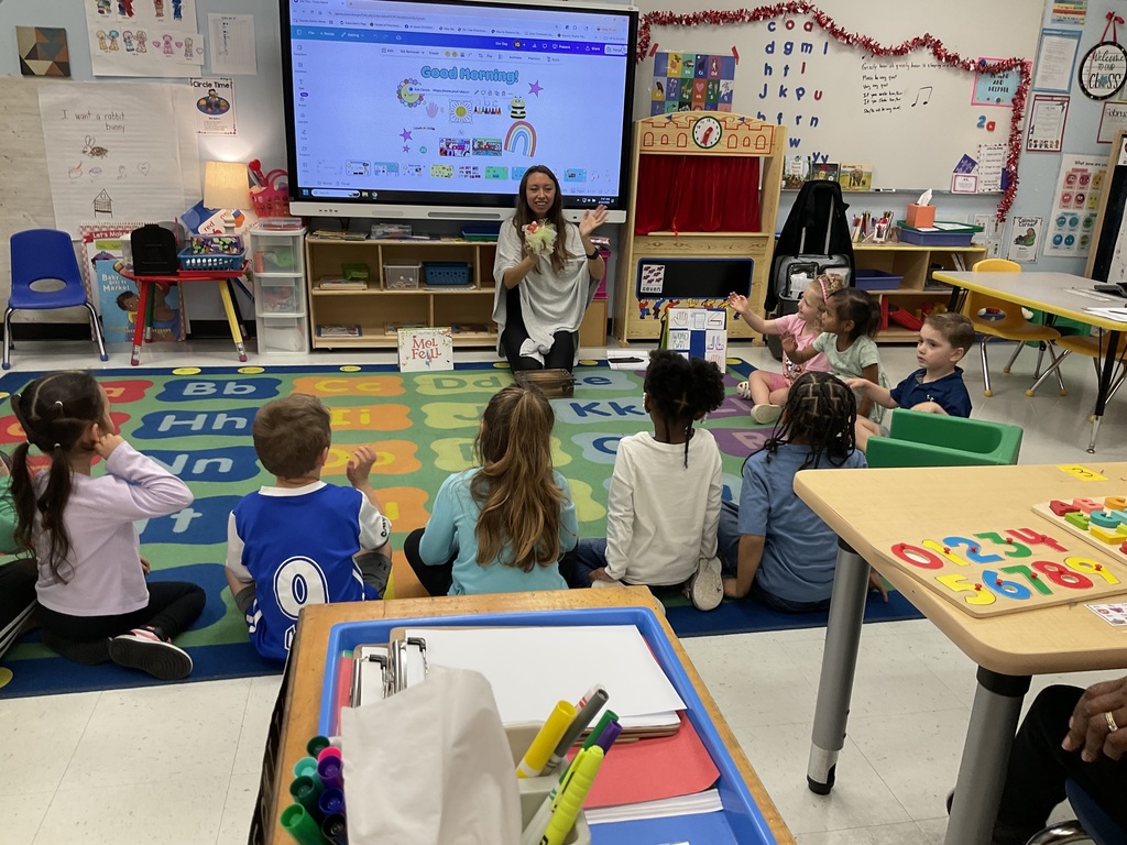 Our preschool Pathfinders are learning through the arts with Ms. Simone thanks to Spoleto Festival!  Using a Wolf Trap for Early Learning approach, teachers are partnered with a trained artist to create an active, sensory-based, and developmentally appropriate  learning experience in our preschool classrooms. ❤️🤍💙