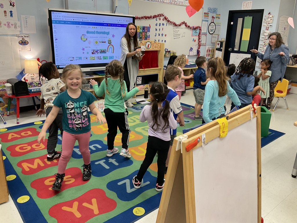 Our preschool Pathfinders are learning through the arts with Ms. Simone thanks to Spoleto Festival!  Using a Wolf Trap for Early Learning approach, teachers are partnered with a trained artist to create an active, sensory-based, and developmentally appropriate  learning experience in our preschool classrooms. ❤️🤍💙