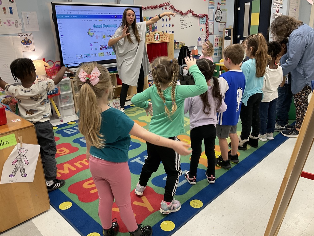 Our preschool Pathfinders are learning through the arts with Ms. Simone thanks to Spoleto Festival!  Using a Wolf Trap for Early Learning approach, teachers are partnered with a trained artist to create an active, sensory-based, and developmentally appropriate  learning experience in our preschool classrooms. ❤️🤍💙