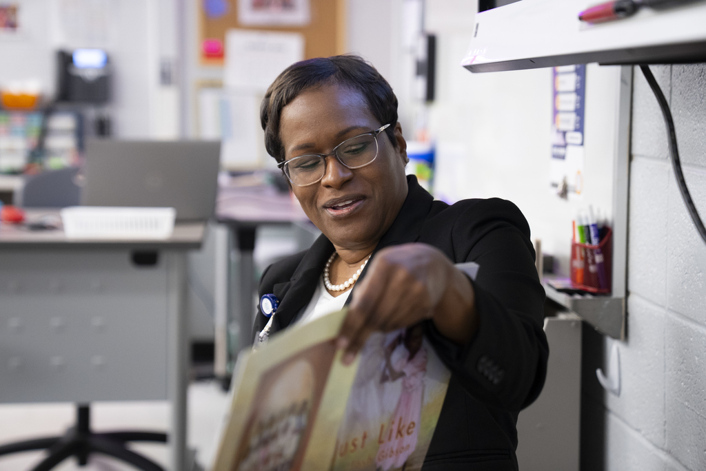 Shameka Washington reading