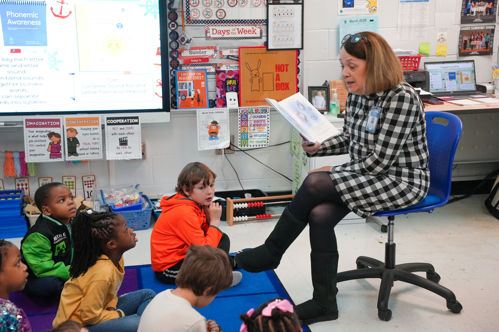 Karen Whitley reading to class
