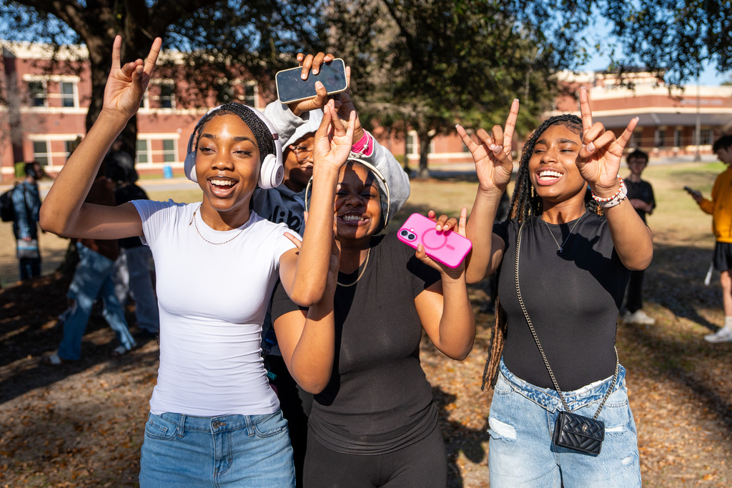 BHS students cheering