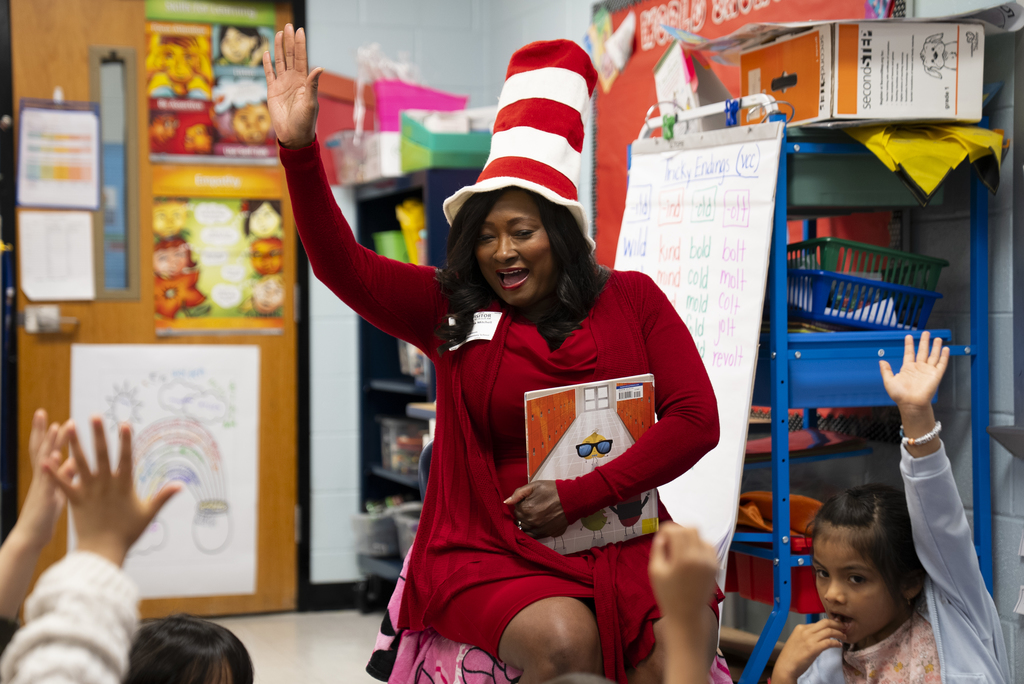 Ocatvia Mitchell reading to class