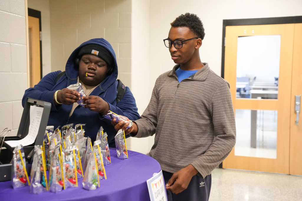 students purchasing Capri Suns