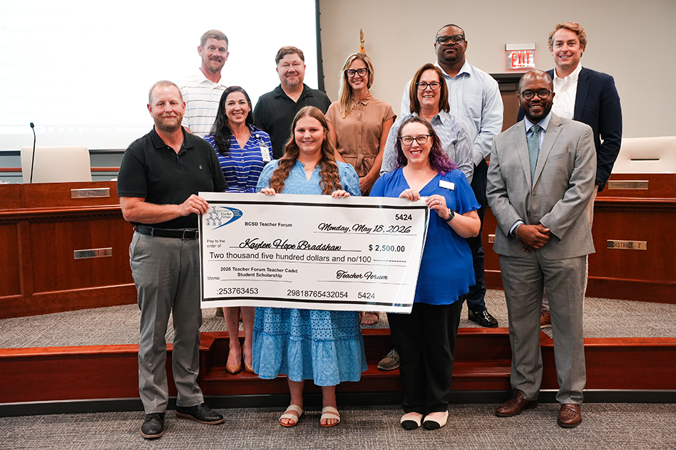 Kaylen Bradshaw with scholarship check presented by Teacher Forum