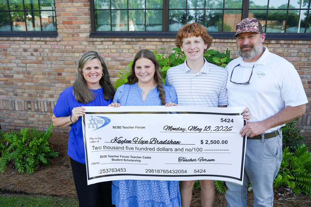 Kaylen Bradshaw with Teacher Foprum scholarship check  and family