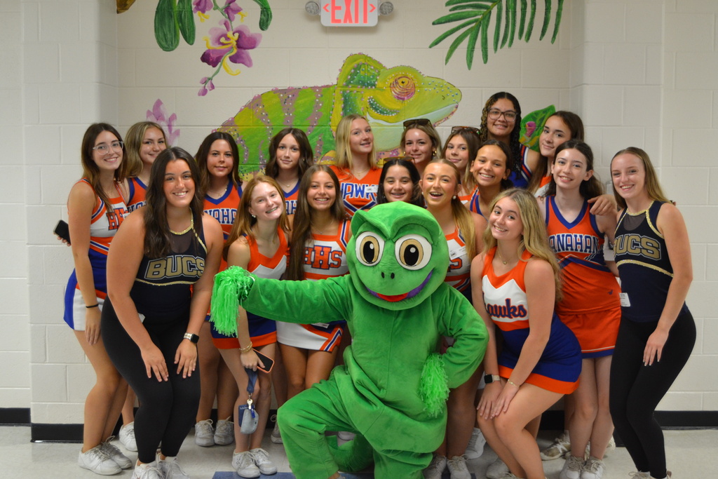🙌 High Five Friday was a success and the perfect way to kick off the long weekend! 🎉 A huge thank-you to our amazing PTA, cheerleaders, and Leon for welcoming our Chameleons with high-fives, smiles, and plenty of school spirit as they arrived on campus this morning! 💚🦎