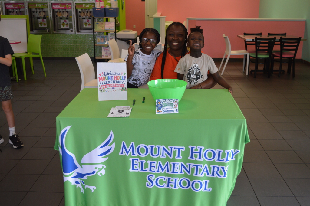 Families enjoy Sweet Frog
