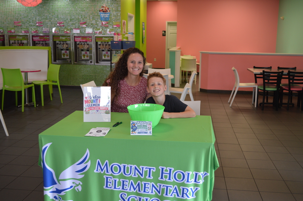Families enjoy Sweet Frog