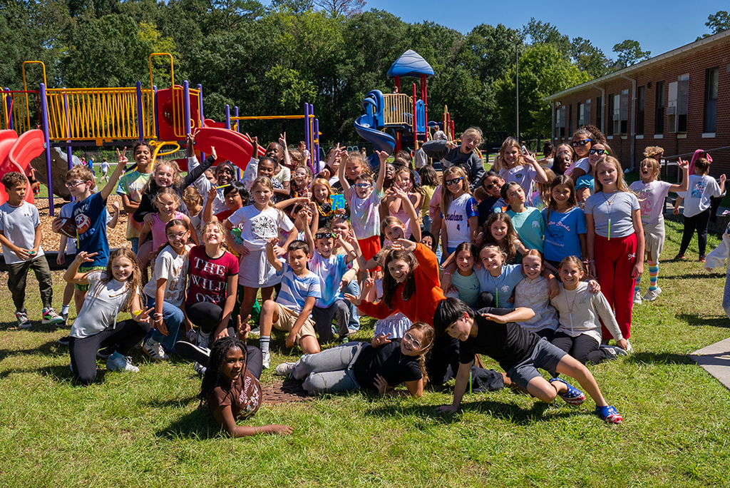 large group photo of students