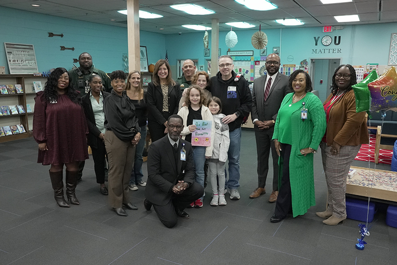 MMSOA student with family and winning design