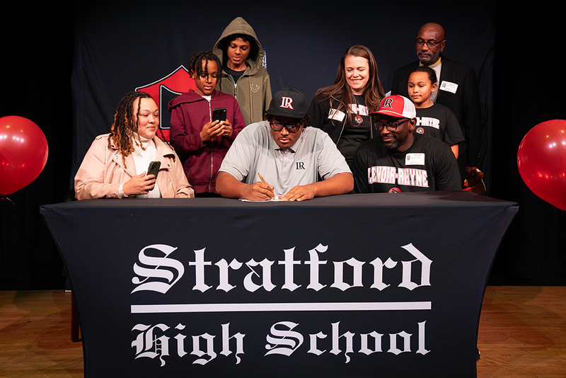 Antonio Gantt signs to LRU