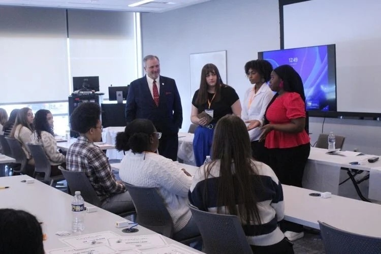 students with the mayor 