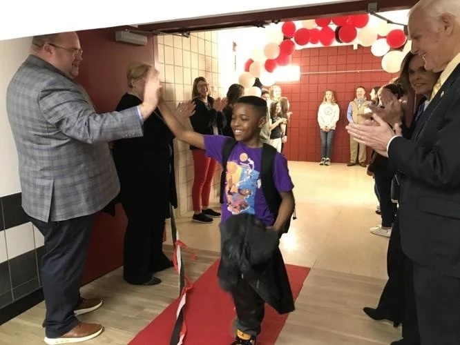 student giving a high five to Dr.Saxe